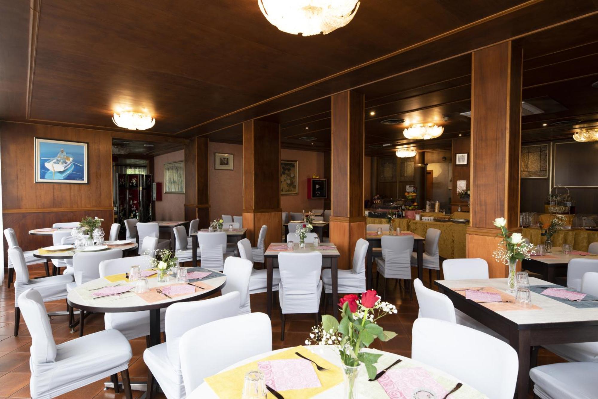 Vienna Hotel 3*