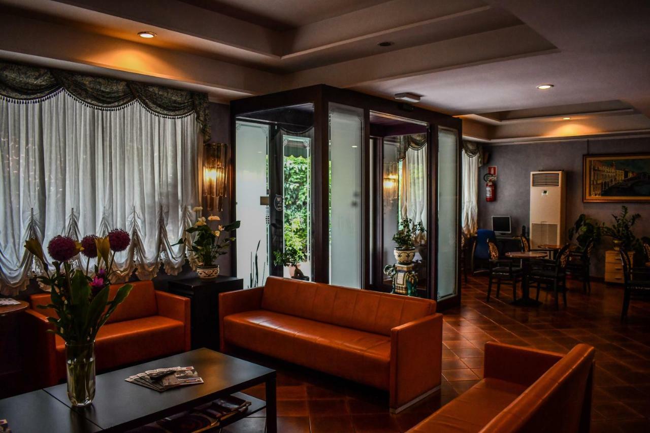 Vienna Hotel 3*