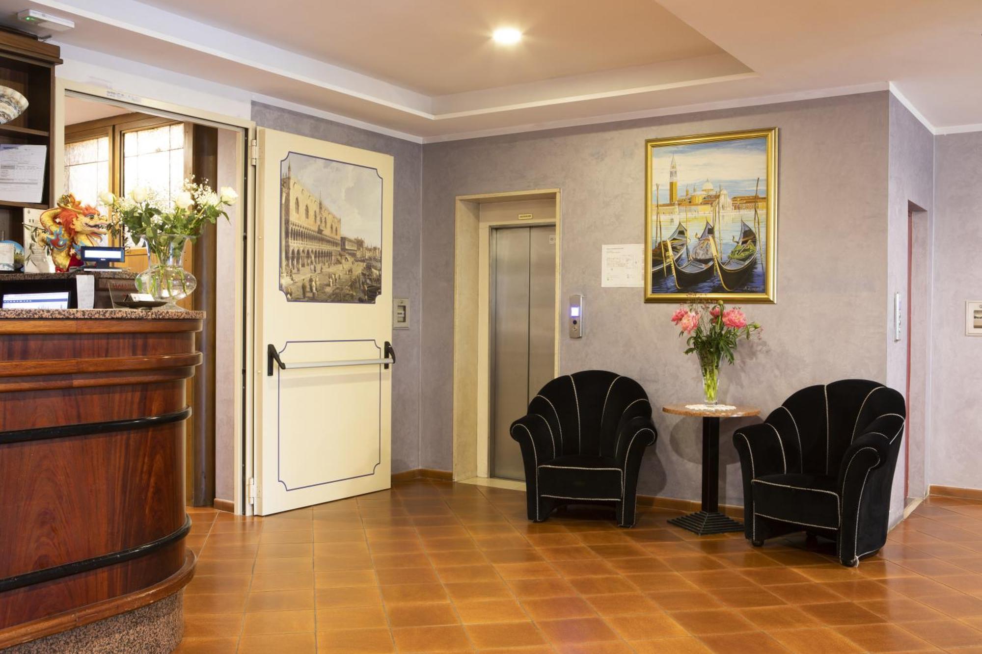 Vienna Hotel 3*